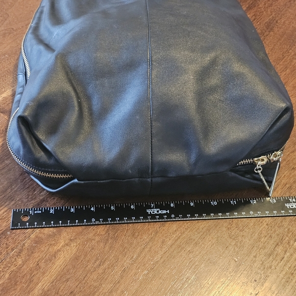 Pour la Victoire Large Hobo Nouveau Shoulder Bag Black With Zippers Inside Navy - Picture 10 of 16